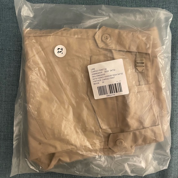 NWT URBAN RENEWAL Vintage Low-Rise Cargo Pant in Tan Sz 32 - Picture 5 of 5